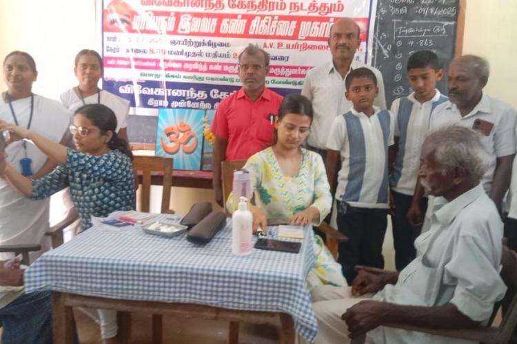 free-eye-screening-camp-at-keezhapavur-by-vkrdp