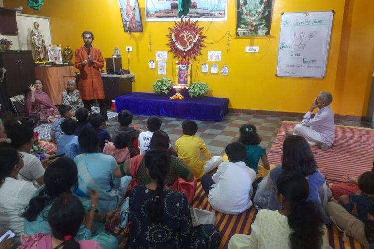 gurupurnima-celebration-at-vivekananda-school-of-yoga-in-hebbal