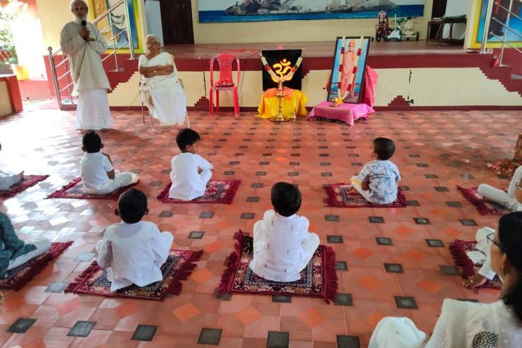 gurupurnima-celebration-at-sandeepani-sisuvihar-in-kodungulur