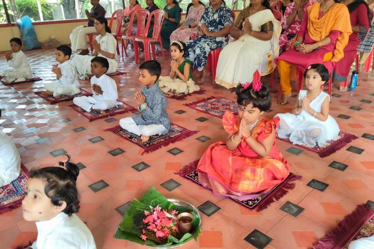 gurupurnima-celebration-at-sandeepani-sisuvihar-in-kodungulur