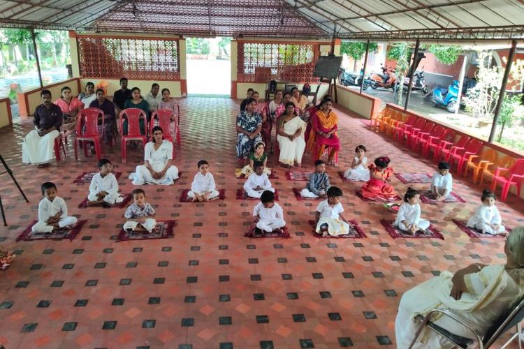 gurupurnima-celebration-at-sandeepani-sisuvihar-in-kodungulur
