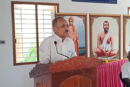Mann. Praveenji, All India Treasurer of  Vivekananda Kendra, giving speech on Guru Purnima Celebration.
