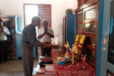 Shri. R. Sundara Kumar, the teacher of Vivekananda Kendra Vidyalaya performing the pooja for Goddess Saraswathi.