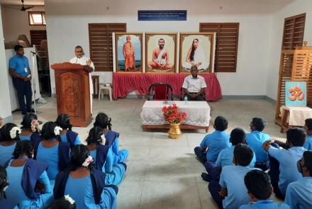 Mann. HanumanthaRaoji, the Vice President of Vivekananda Rock Memorial and Vivekananda Kendra addressing the audience.