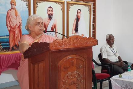 Mann. Rekha Didi, Joint General Secretary of VRM &VK addressing the gathering.