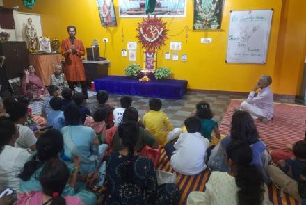 gurupurnima-celebration-at-vivekananda-school-of-yoga-in-hebbal